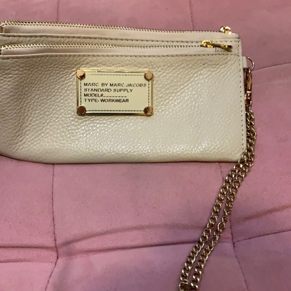 Marc by Marc Jacobs wallet/wristlet/clutch in white/cream leather/gold hardware - Picture 6 of 9